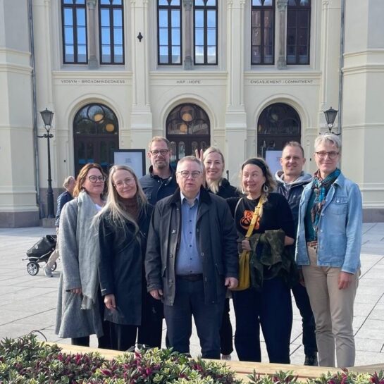 Building Bridges -hankkeen opastettu kierros Nobelin rauhankeskuksessa.